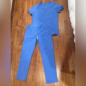 Figs Women's Straight Leg Scrub Set in Blue